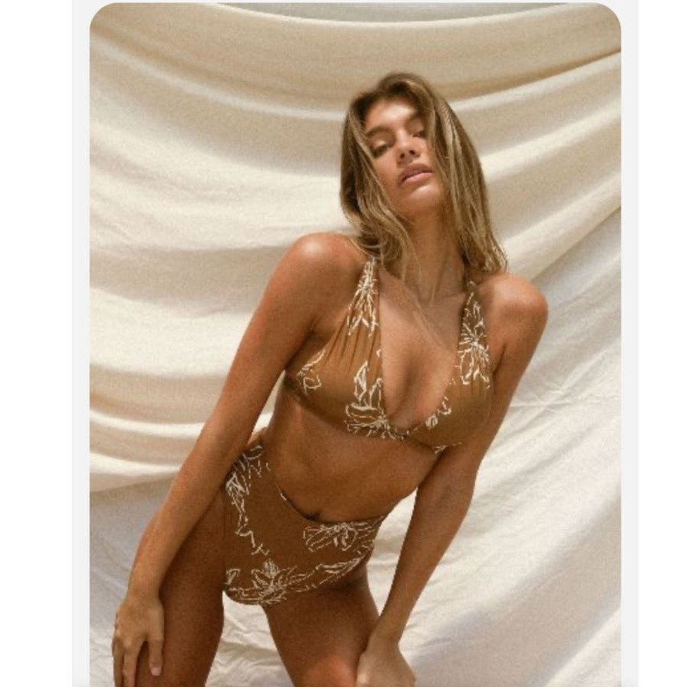 NWT Stone Fox Swim Paloma Bikini Top, Coco Fleur, size XS, Wide Cup, Adjustable